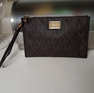 Michael kors wristlet
